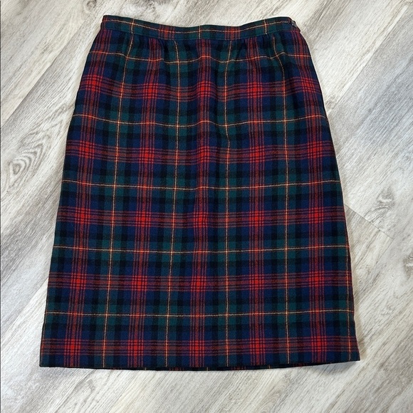 Vintage Pendleton Authentic Mac Lennan Tartan Dresses & Skirts - Heritage Core Vintage Pendleton Mac Lennan Tartan Plaid Virgin Wool Pencil Skirt